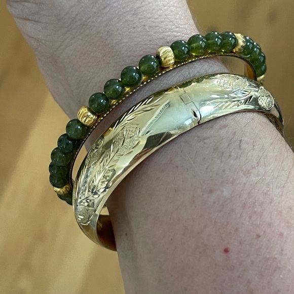 Spinach green jade gold tone bangle bracelet - Picture 3 of 6